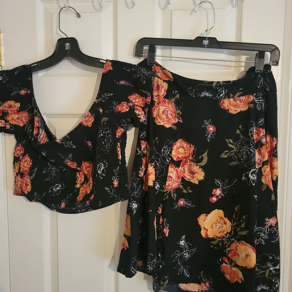 Torrid cop top and skirt set size 2. Floral print